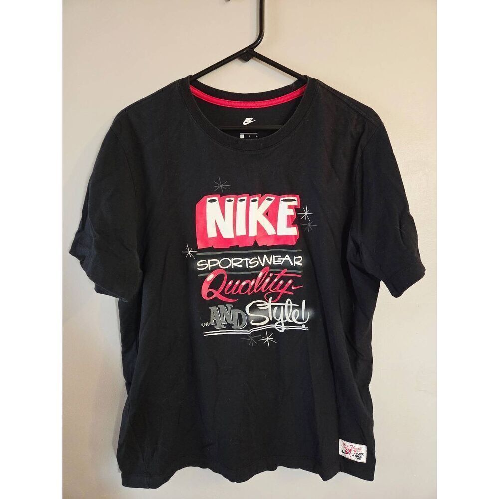 Nike Sportswear Essential The Nike Tee Size Large